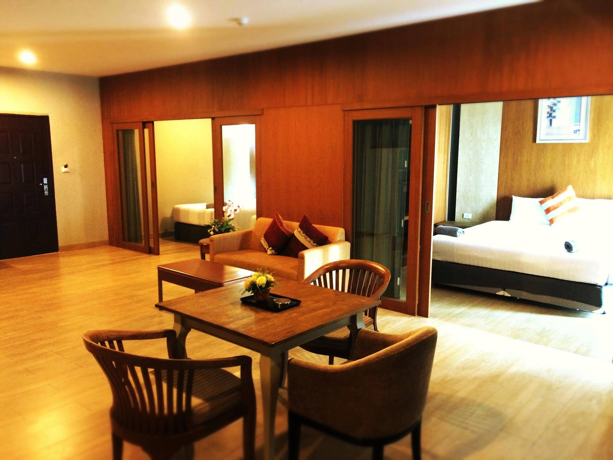 Hotel V8 Seaview Jomtien Beach Exterior foto